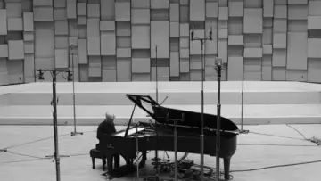 Задник до фільму "Ryuichi Sakamoto | Opus" #198045